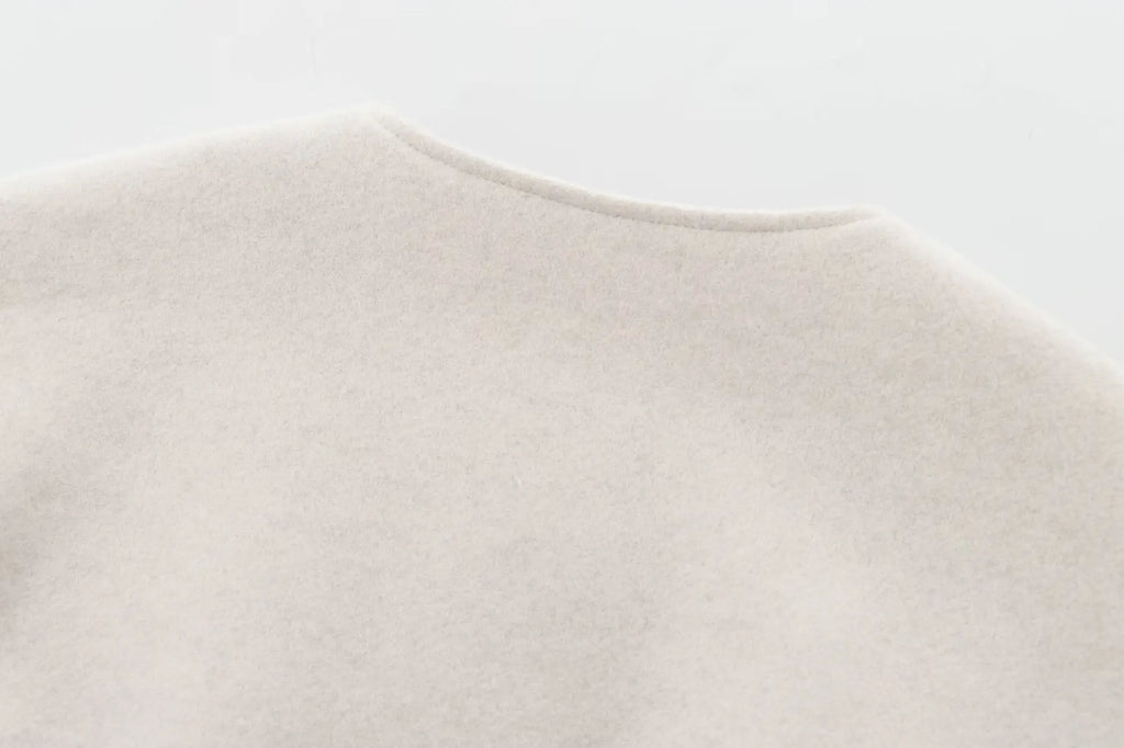 Chaqueta Cherry Pulse — Estilo Streetwear con Corte Cropped Moderno