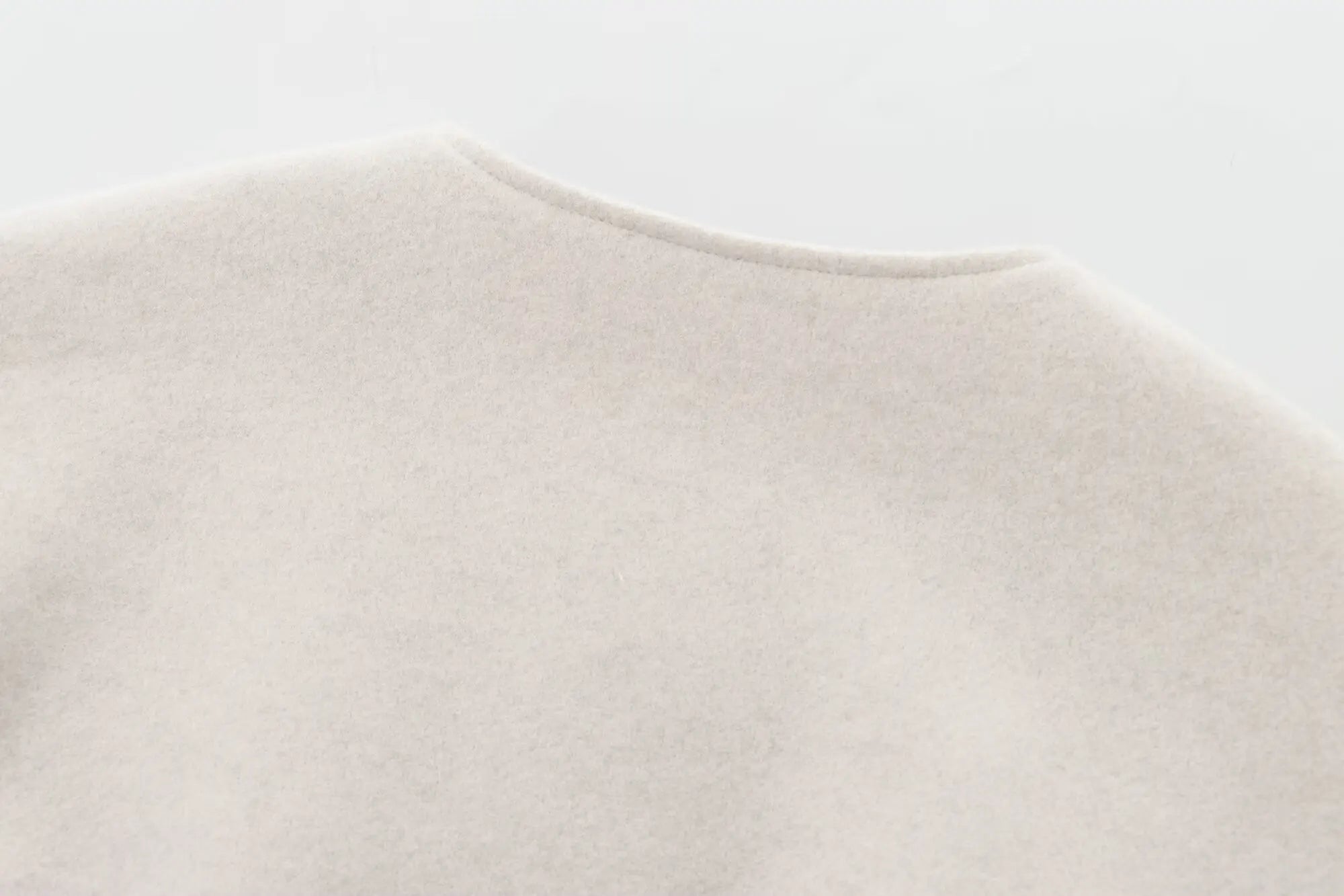 Chaqueta Cherry Pulse — Estilo Streetwear con Corte Cropped Moderno