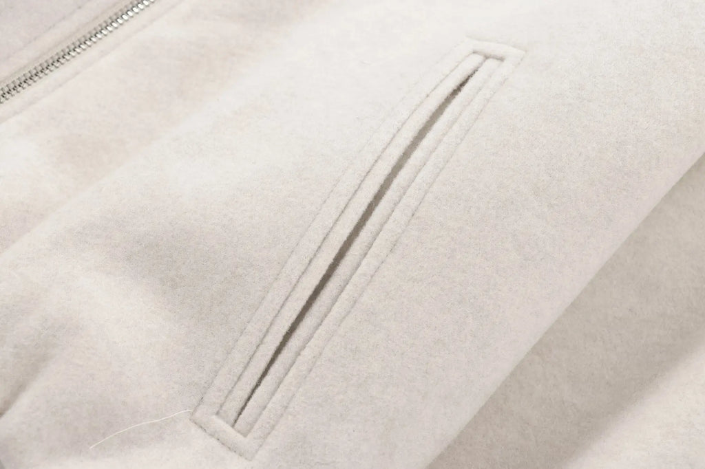 Chaqueta Cherry Pulse — Estilo Streetwear con Corte Cropped Moderno