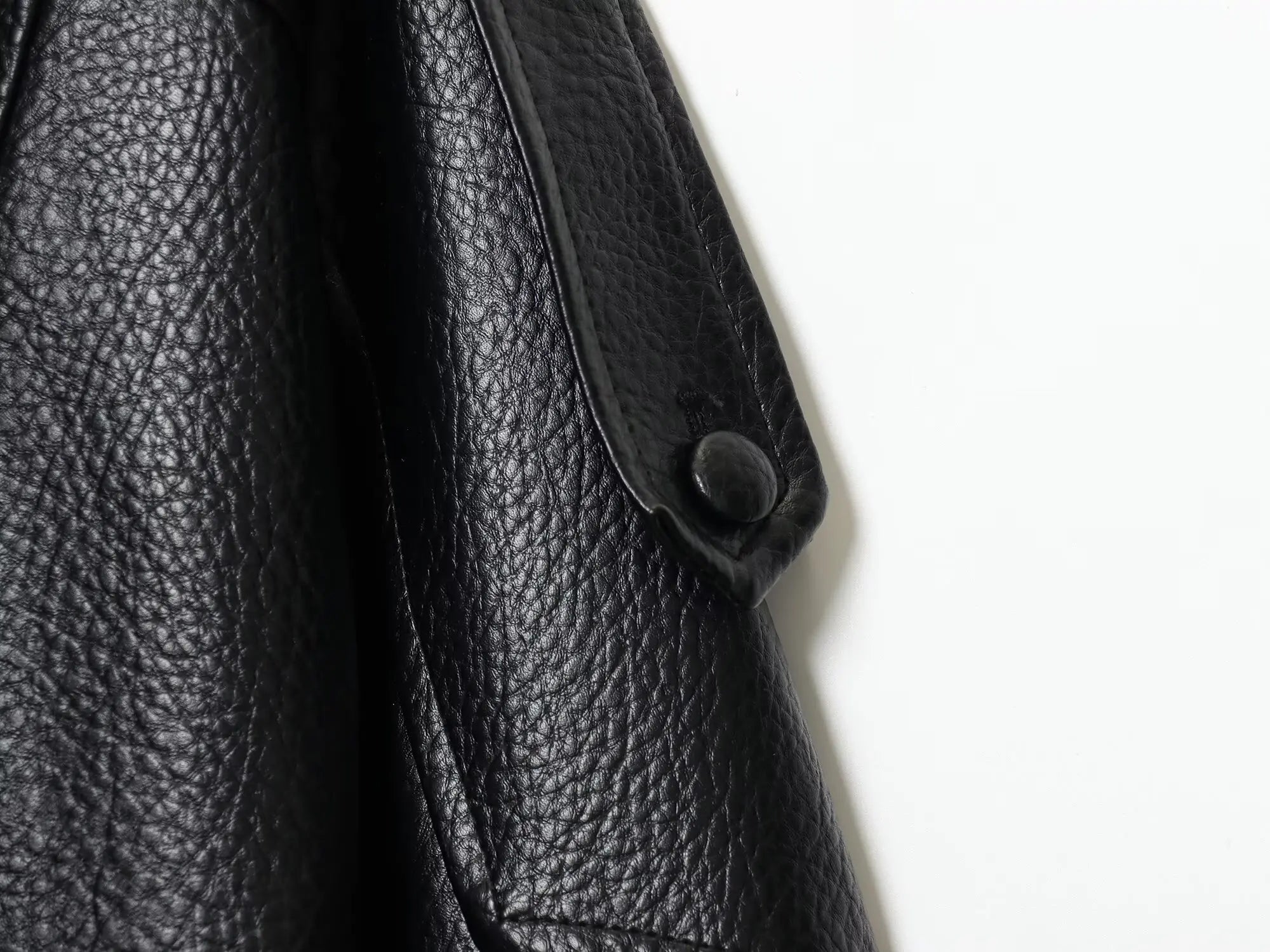 Chaqueta Midnight Rebel — Cuero Sintético Negro con Estilo Oversize