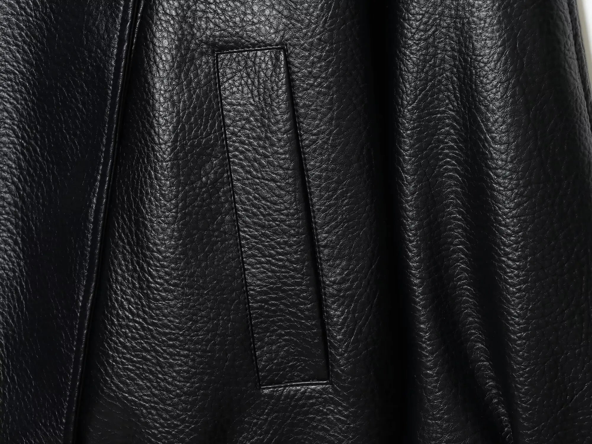 Chaqueta Midnight Rebel — Cuero Sintético Negro con Estilo Oversize
