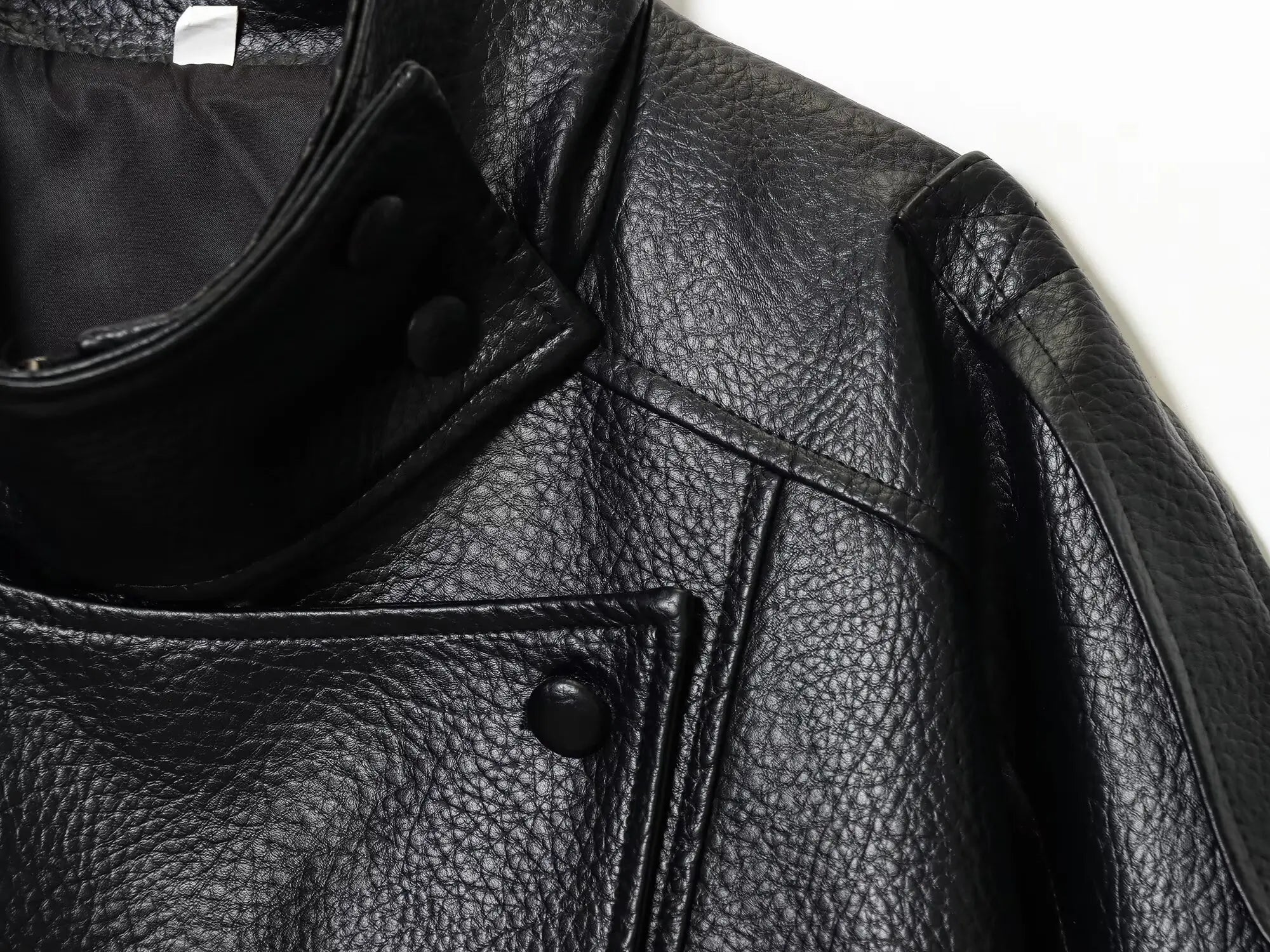 Chaqueta Midnight Rebel — Cuero Sintético Negro con Estilo Oversize